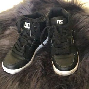 Boys DC skate shoes size 1